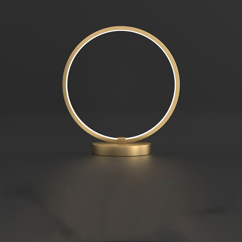 Lampada da Tavolo in Rame - Eleganza Minimalista con Tocco Vintage