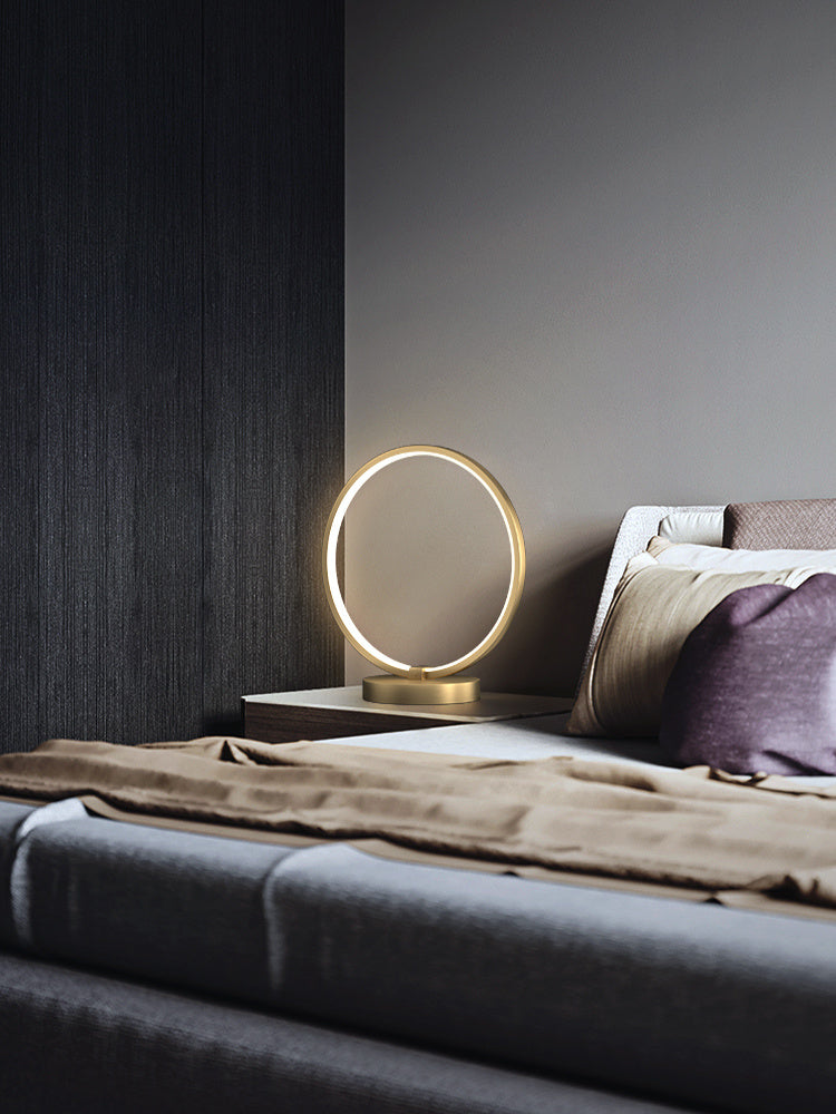 Lampada da Tavolo in Rame - Eleganza Minimalista con Tocco Vintage