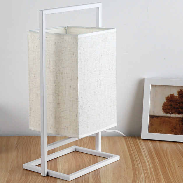 Semplicità Moderna con Lampada da Comodino
