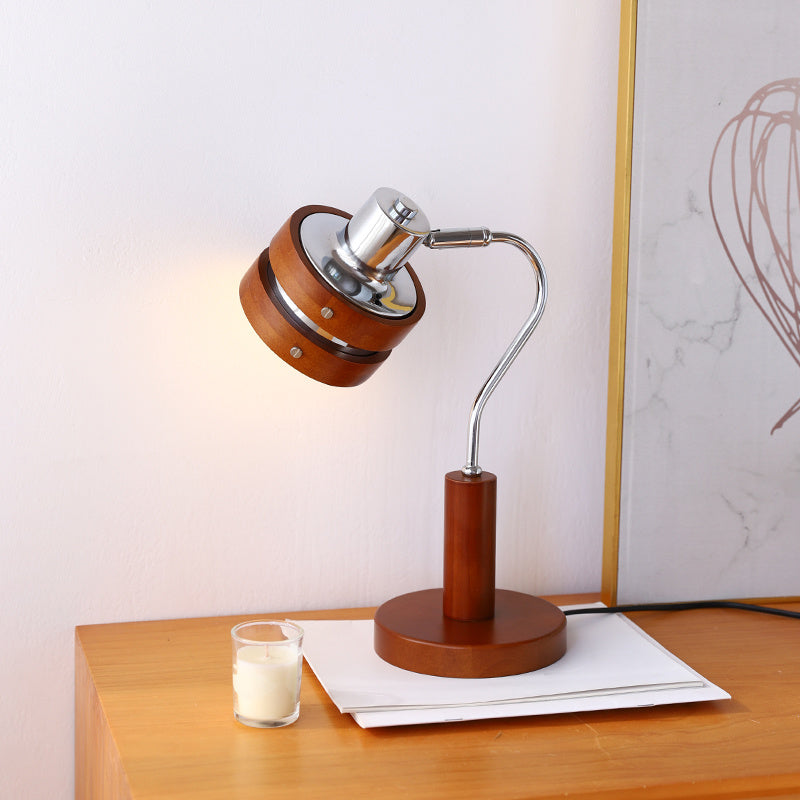 Fascino Retrò con Lampada da Tavolo in Noce Francese