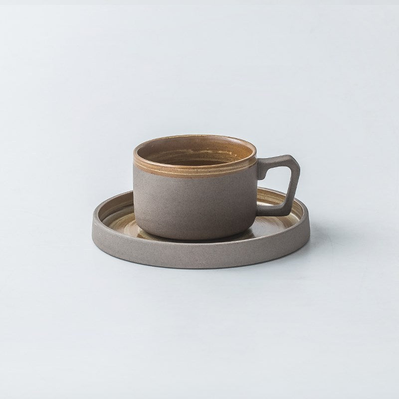 Servizio di Piatti in Ceramica Retrò - Eleganza Semplice per la Tavola