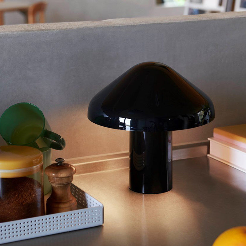 Raffinatezza Nordica con Lampada Decorativa "Mushroom"