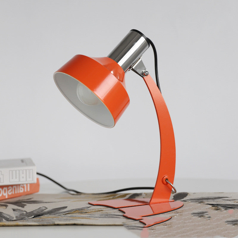 Fascino Vintage con Lampada da Tavolo "Fishtail"