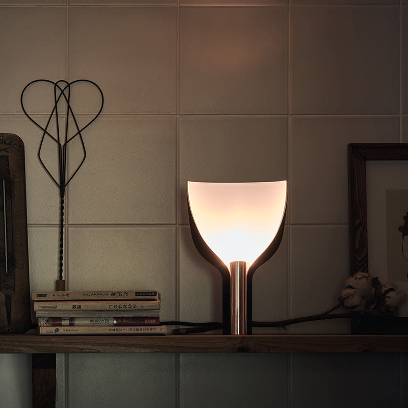 Eleganza Creativa con Lampada Decorativa da Tavolo