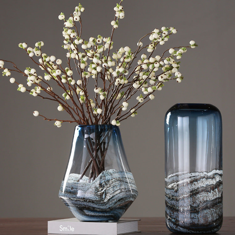 Eleganza Creativa con Vaso in Vetro Ondulato