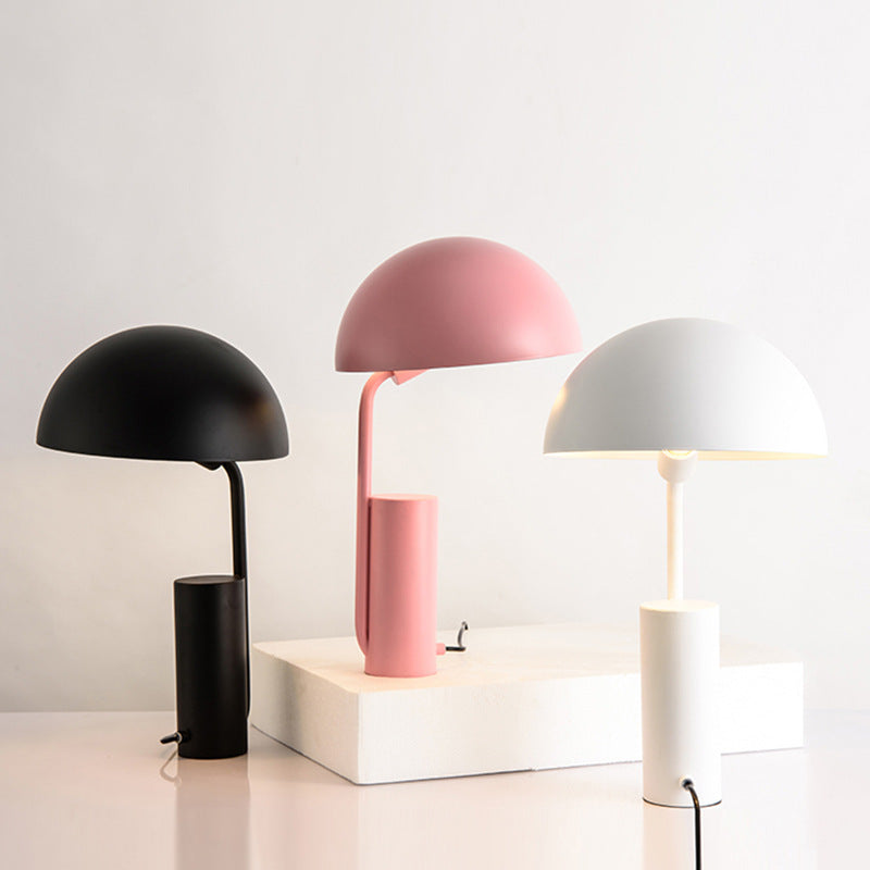 Raffinatezza Minimalista con Lampada da Scrivania Macaron