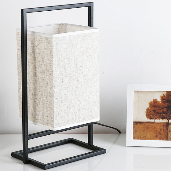 Semplicità Moderna con Lampada da Comodino