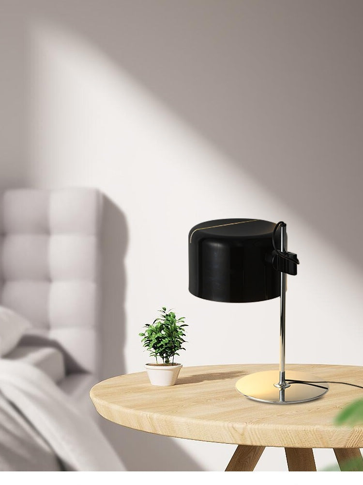 Eleganza Minimalista con Lampada da Tavolo Moderna