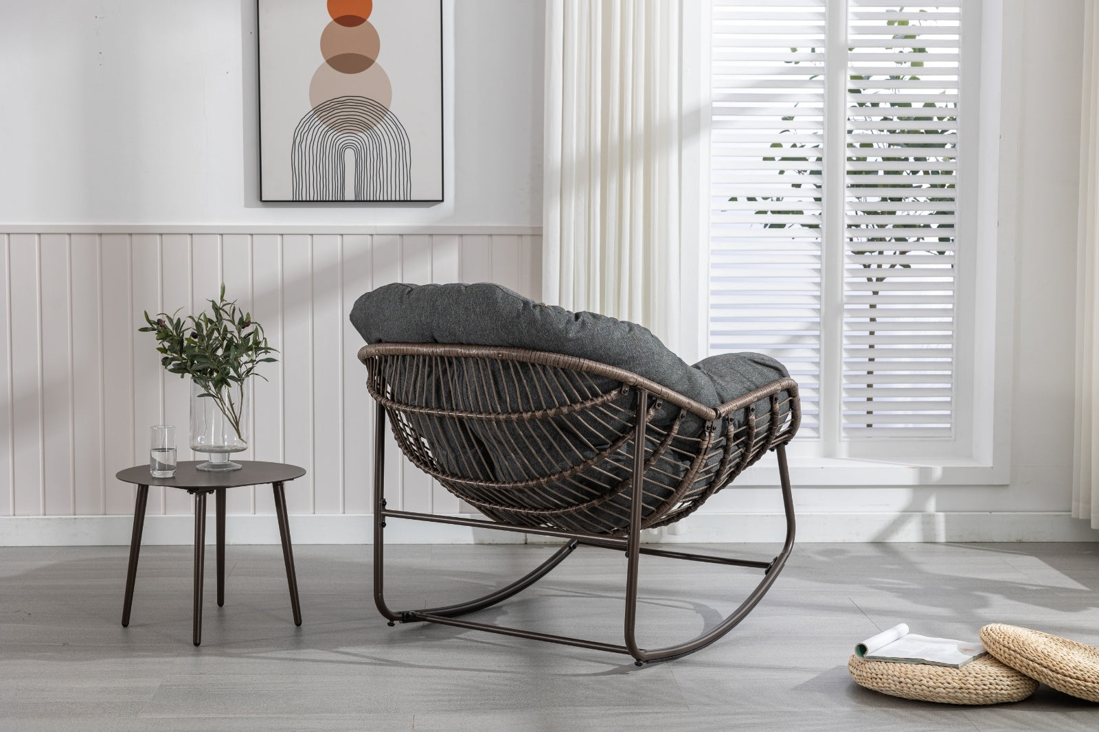 Sedia a Dondolo in Rattan con Cuscino - Comfort Naturale per Interni ed Esterni