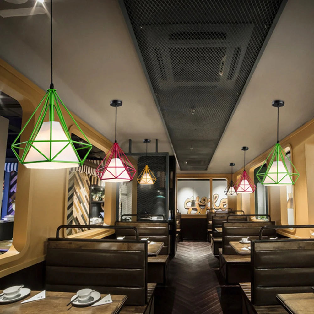Lampadario Loft Retrò - Eleganza Industriale per Ambienti Moderni