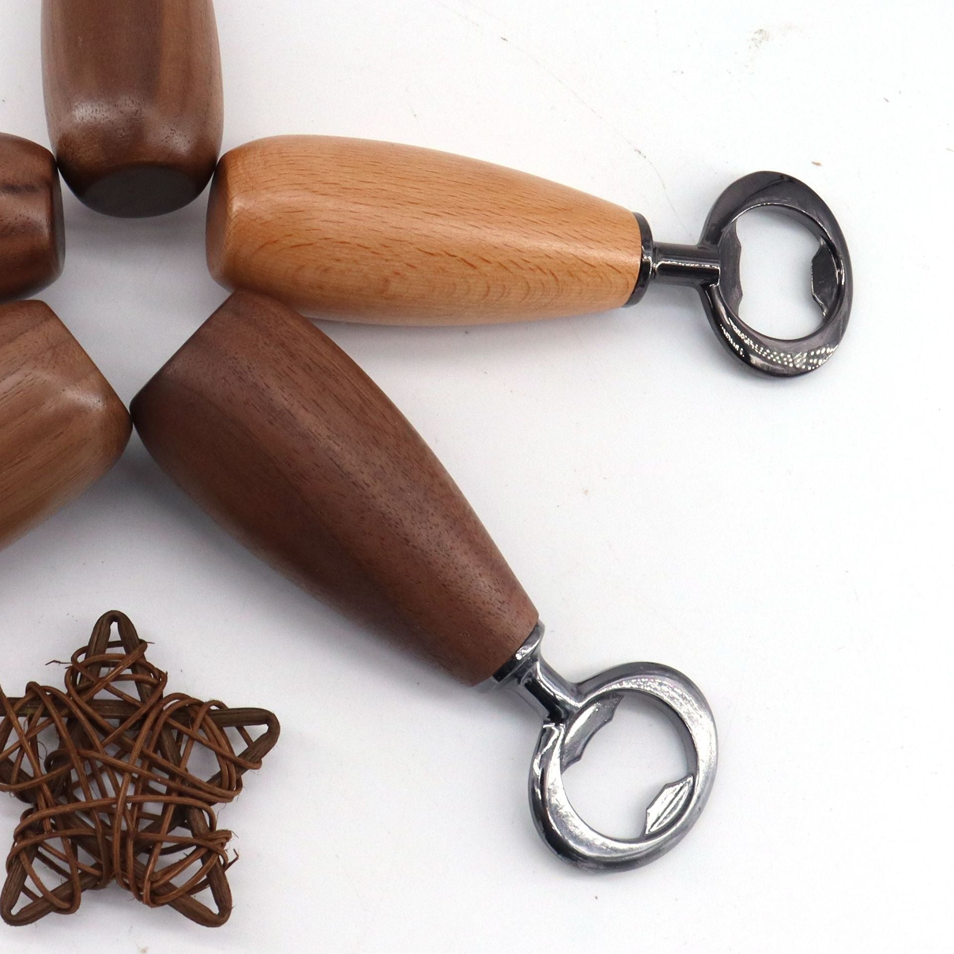 Apribottiglie in Noce Nera con Manico in Legno Massello