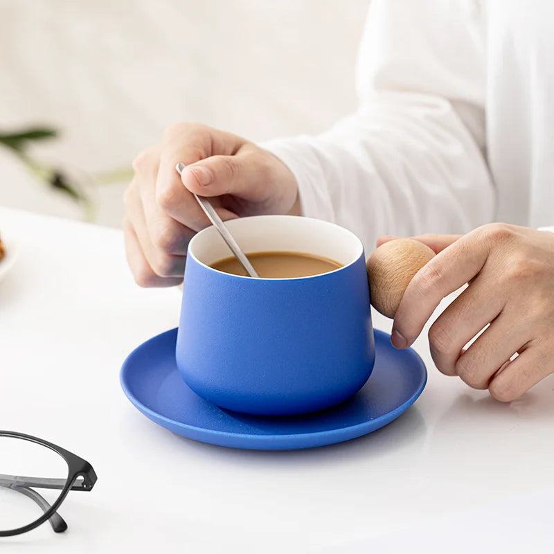 Tazza da Caffè con Manico in Legno: Eleganza e Comfort in Ogni Sorso