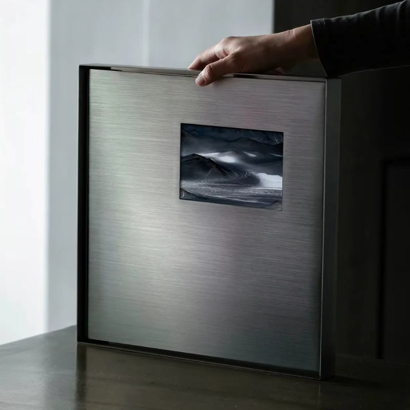 Cornice da Parete in Acciaio Inox Satinato – Trasforma i Tuoi Ricordi in un'Opera di Design
