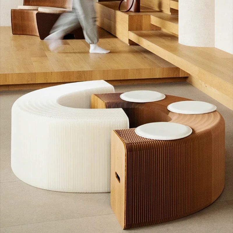 Sgabello Pieghevole Shiba - Eleganza e Funzionalità per Ogni Ambiente