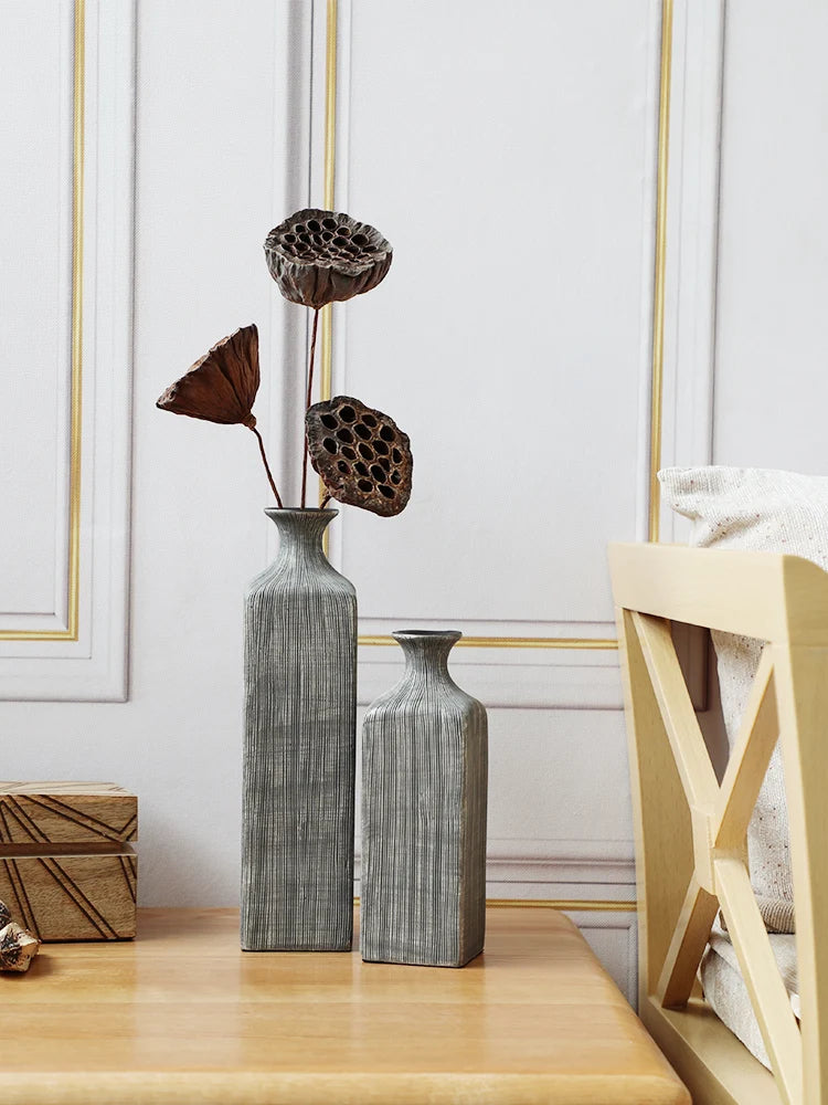 Eleganza Minimalista con un Vaso Creativo Nordico