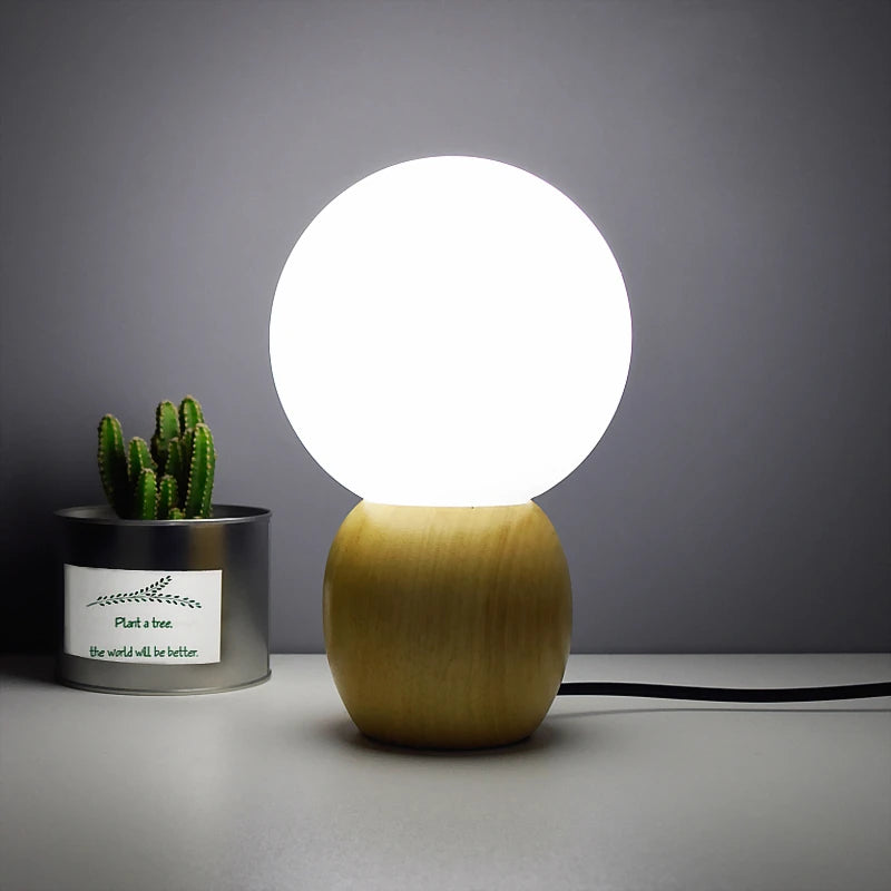 Fascino Retrò con Lampada da Tavolo Poliedro