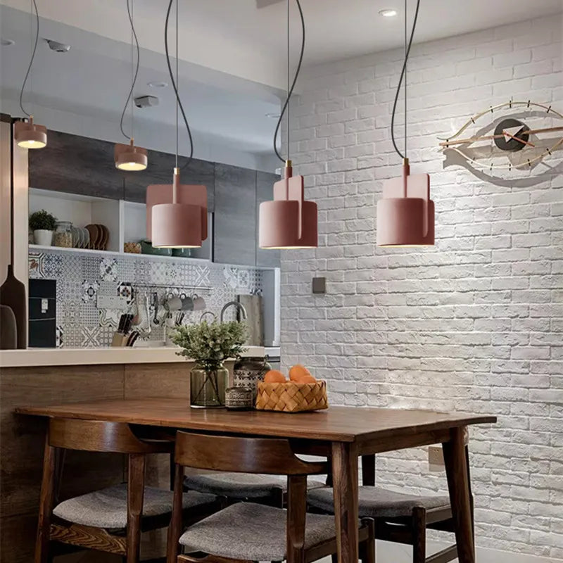 Eleganza Geometrica con Lampada a Sospensione in Cemento