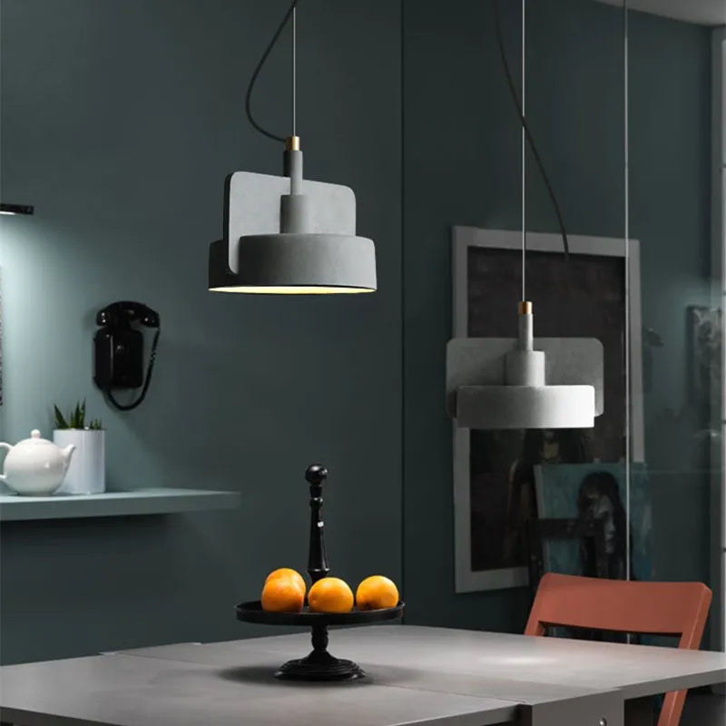 Eleganza Geometrica con Lampada a Sospensione in Cemento