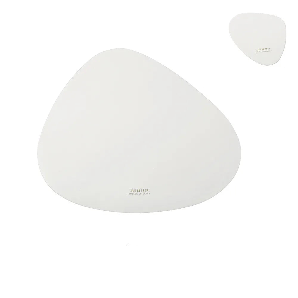 Eleganza Pratica: Set di Sottobicchieri e Tappetini da Tavola in Ecopelle per un Tavolo Impeccabile