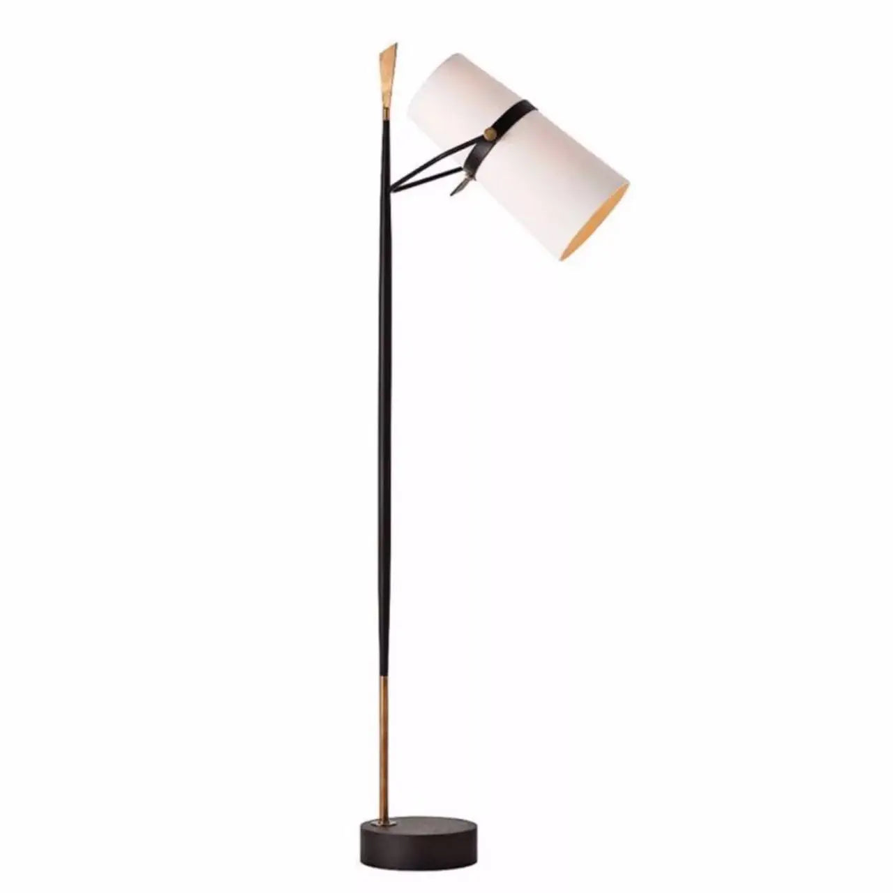 Eleganza Nordica con Lampada da Terra Moderna