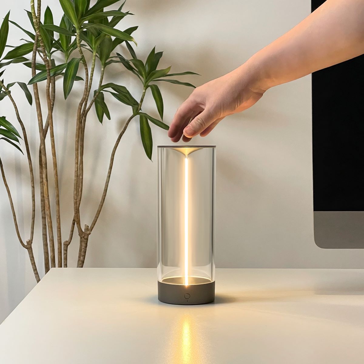 Lampada da Comodino Magnetica: Illumina la Tua Notte con Stile
