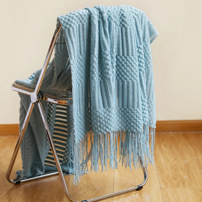 Coperta Lavorata a Maglia: Eleganza Nordica e Comfort per la Tua Casa