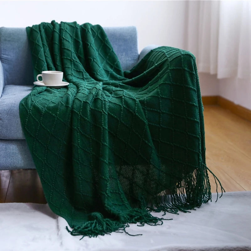 Coperta Lavorata a Maglia: Eleganza Nordica e Comfort per la Tua Casa