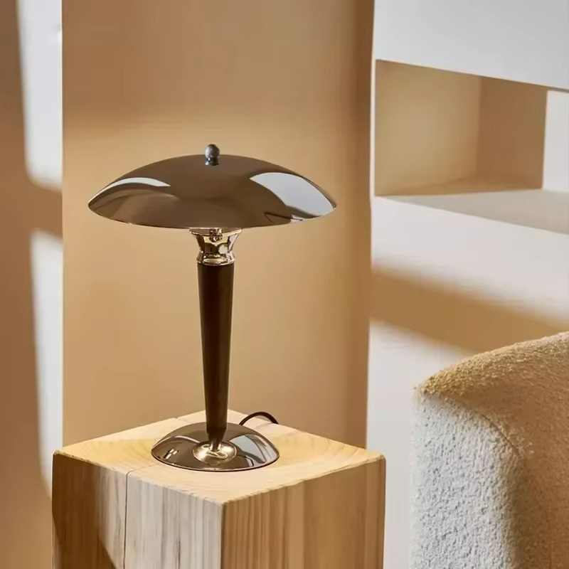 Eleganza Retrò con Lampada Wabi-Sabi