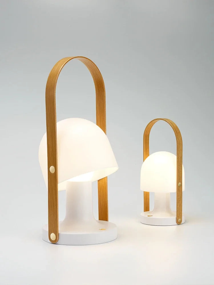 Lampada da Tavolo LED in Ferro con Design Elegante: Luce Moderna Senza Confini