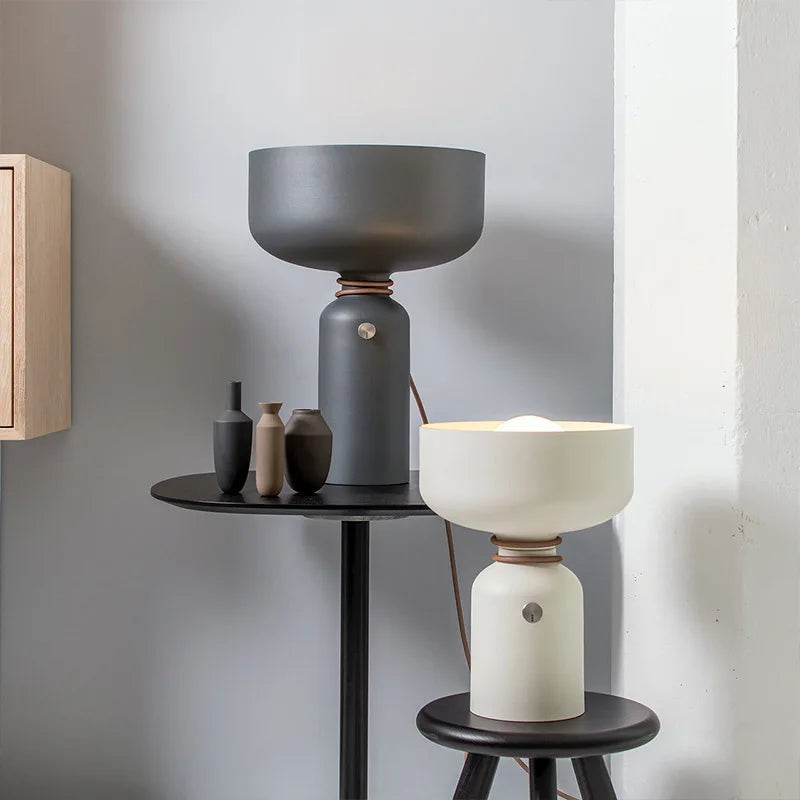 Raffinatezza Moderna con Lampada da Scrivania Iron Art