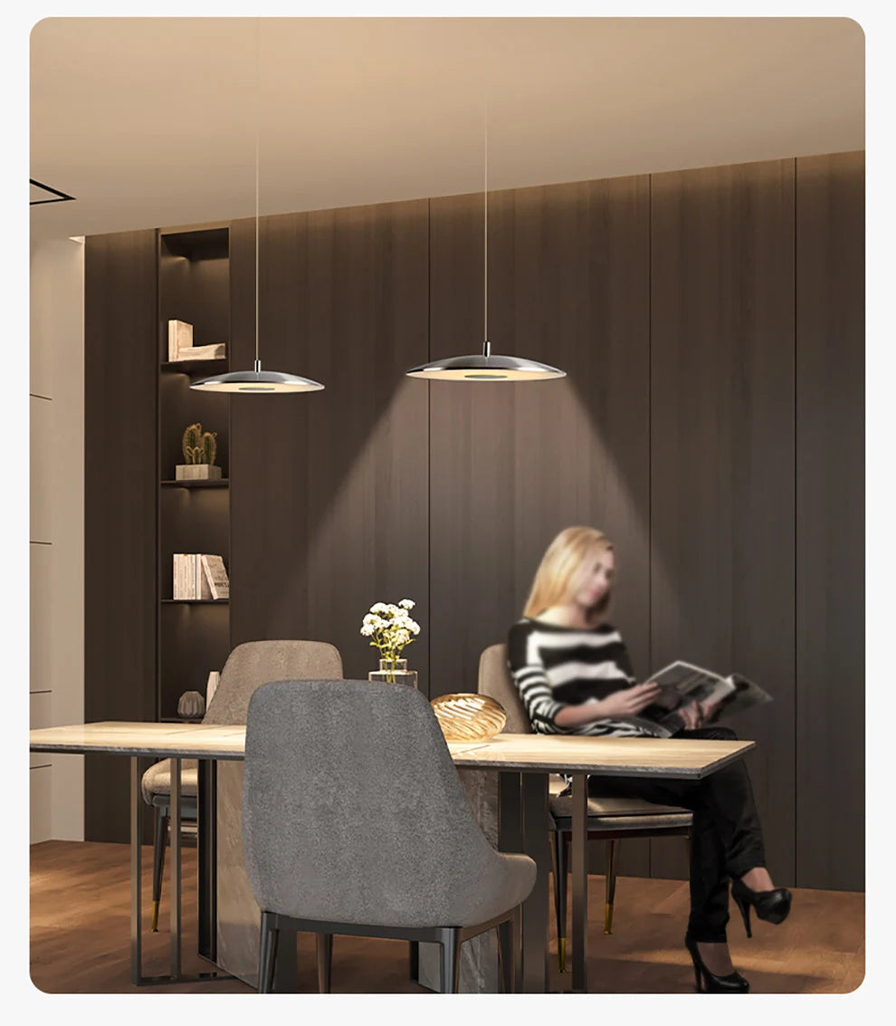 Lampada a Sospensione Moderna UFO - Eleganza e Design Futuristico per Ogni Ambiente