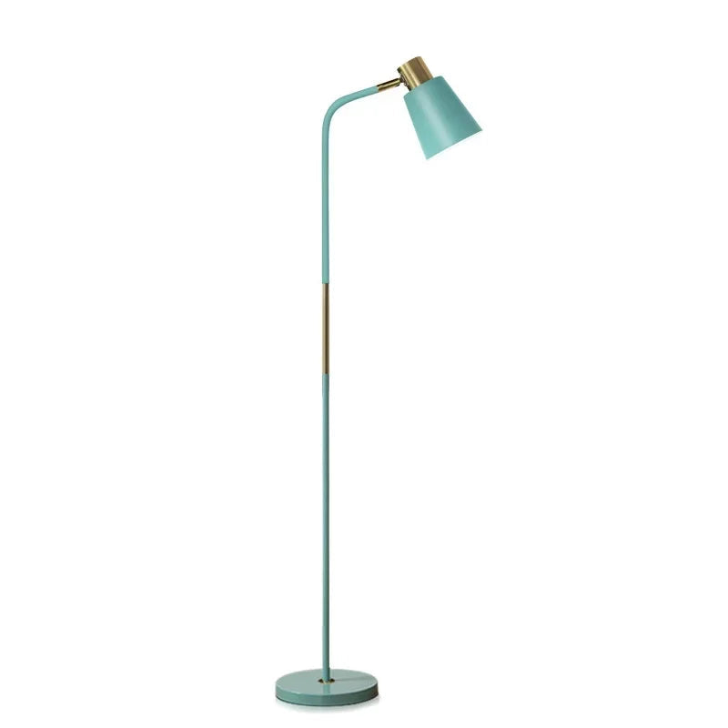 Lampada da Terra LED Nordica - Eleganza Regolabile per Ambienti Moderni