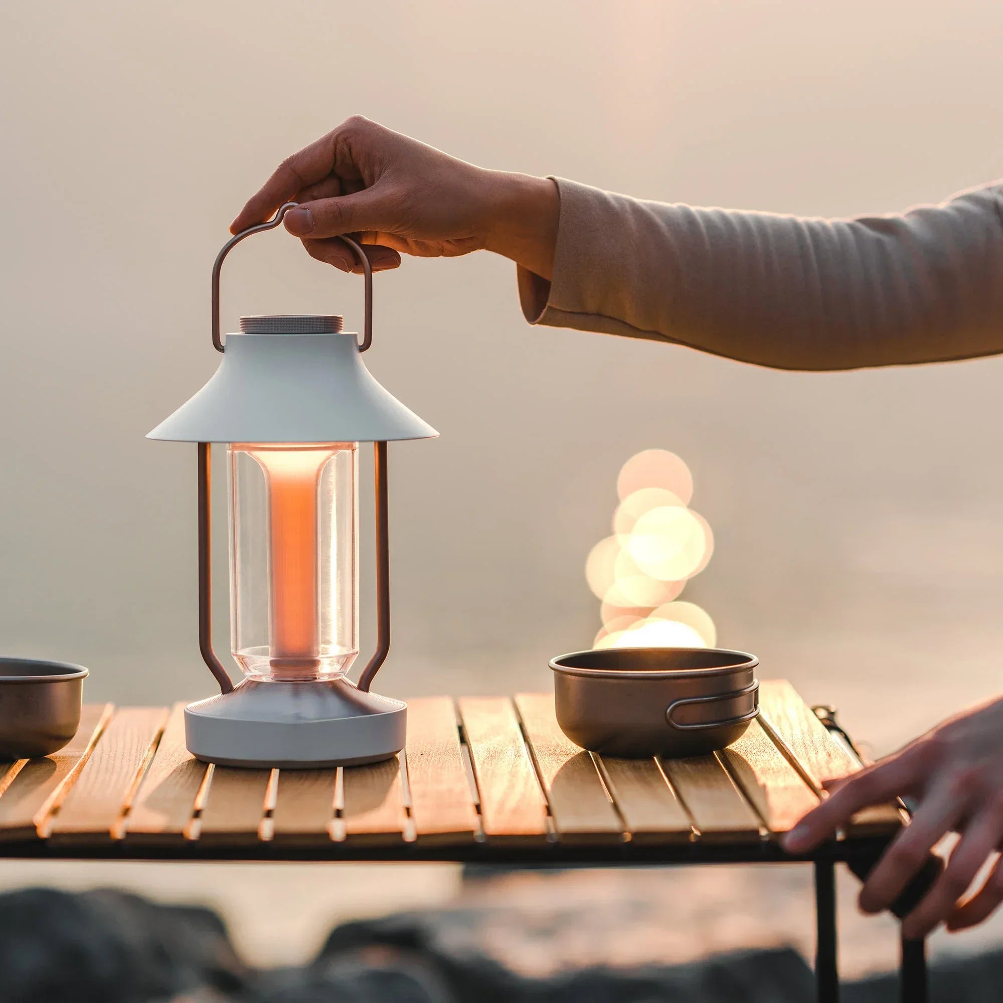 Lanterna LED Ricaricabile: Compagna Perfetta per il Campeggio