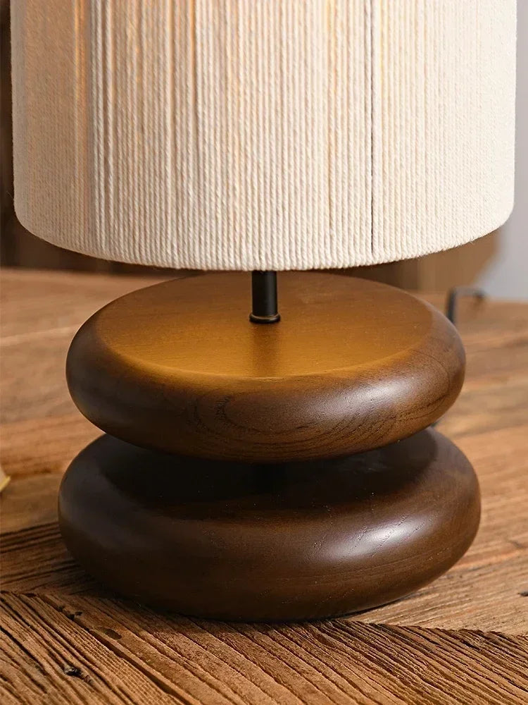 Lampada da Comodino in Stile Giapponese - Design in Legno di Noce per un'Atmosfera Calda e Accogliente