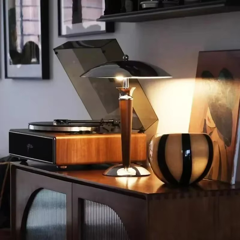 Eleganza Retrò con Lampada Wabi-Sabi