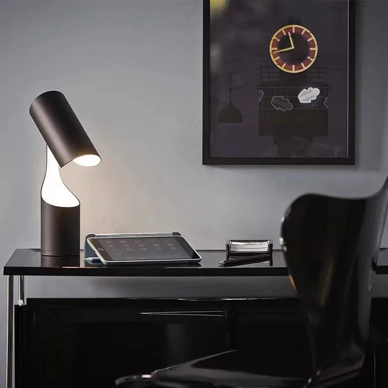 Lampada da Tavolo Elegante: Il Tocco Perfetto per il Design Moderno