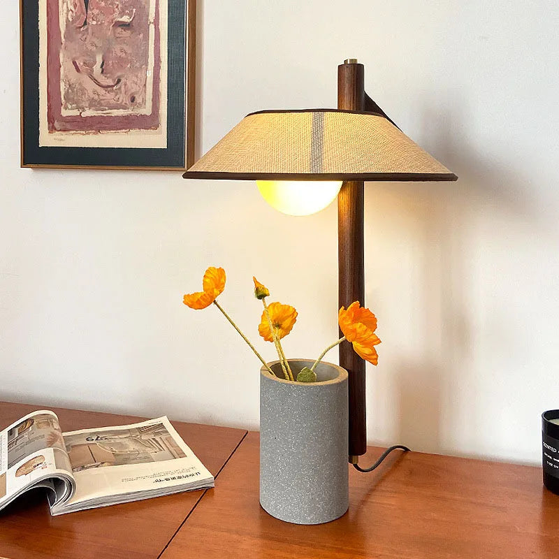 Raffinata Eleganza con Lampada da Tavolo in Cemento e Tessuto