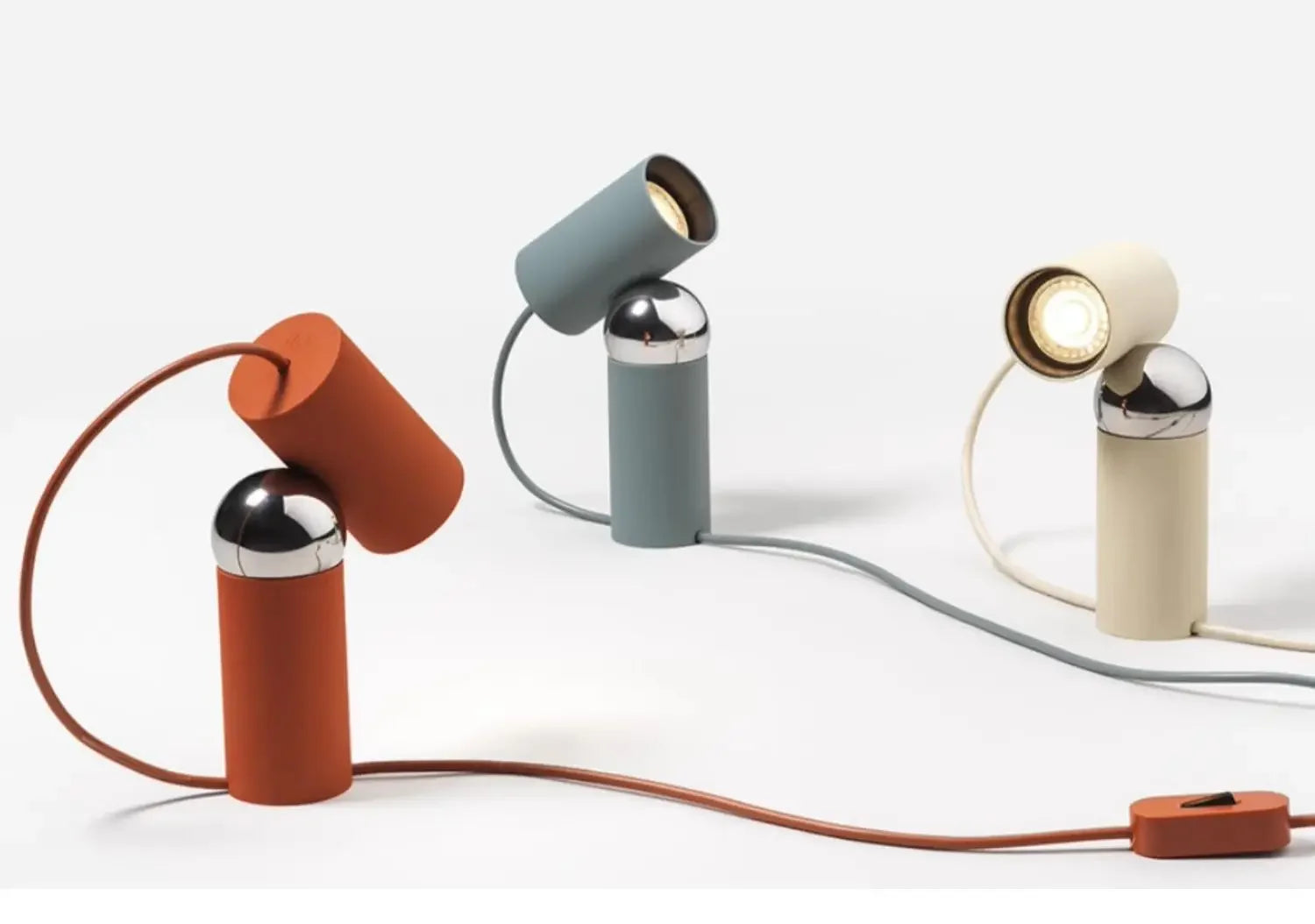 Stile Minimalista con Lampada da Scrivania a Connessione Magnetica