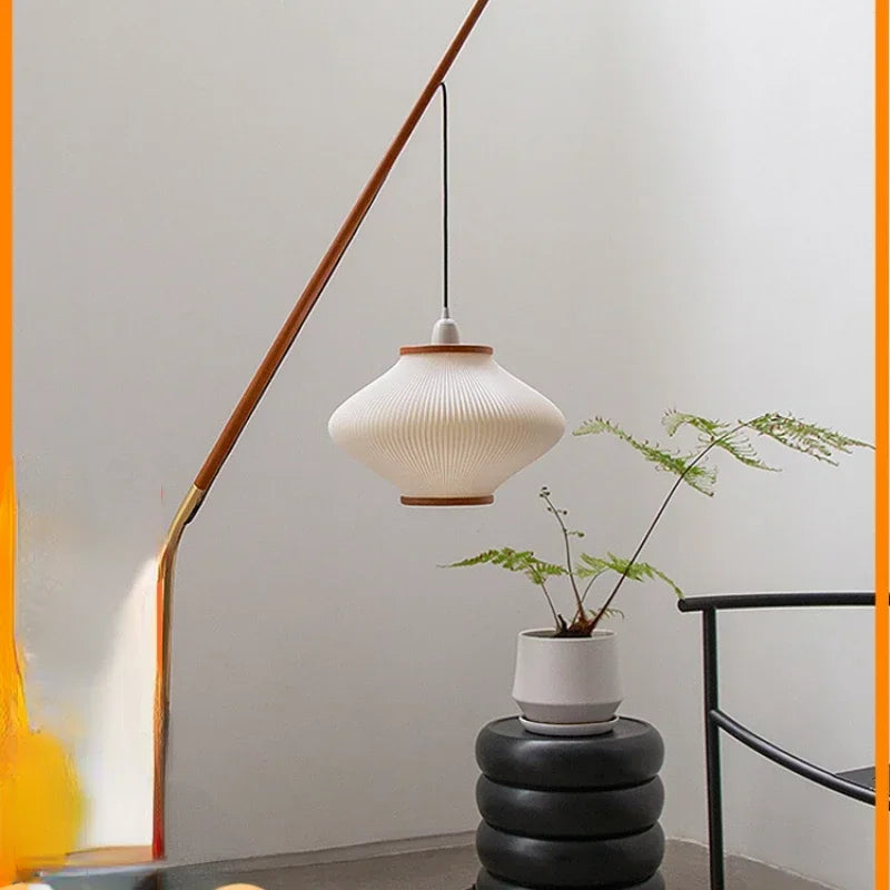 Atmosfera Silenziosa con Lampada da Terra "Silent Wind"