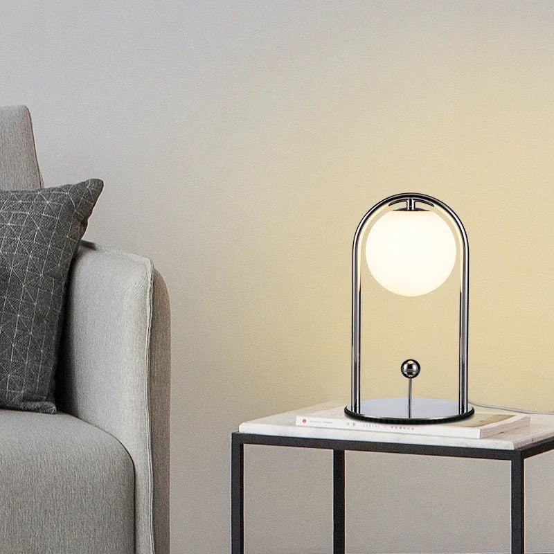 Lusso e Modernità con Lampada da Comodino Linglong