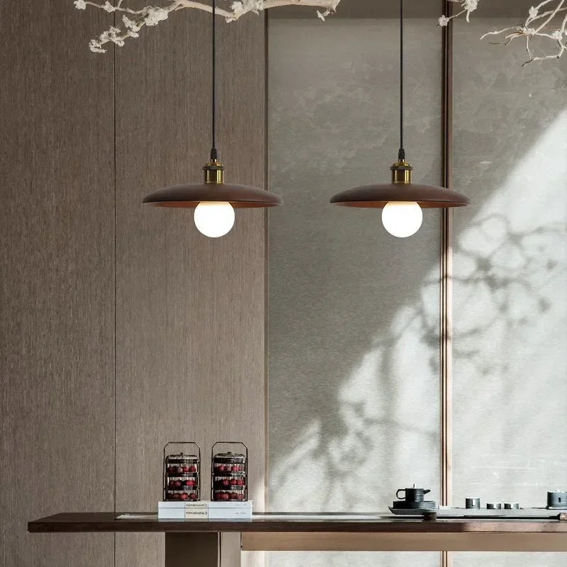 Lampadario Retro in Legno Massello – Lusso e Design senza Tempo