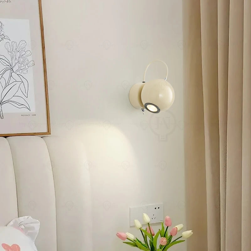Lampada da Parete Minimalista di Lusso - Eleganza e Funzionalità per Ogni Camera