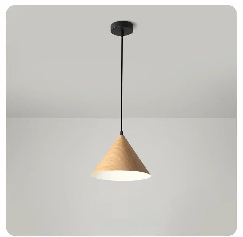 Eleganza Retrò con Lampada a Sospensione in Color Noce