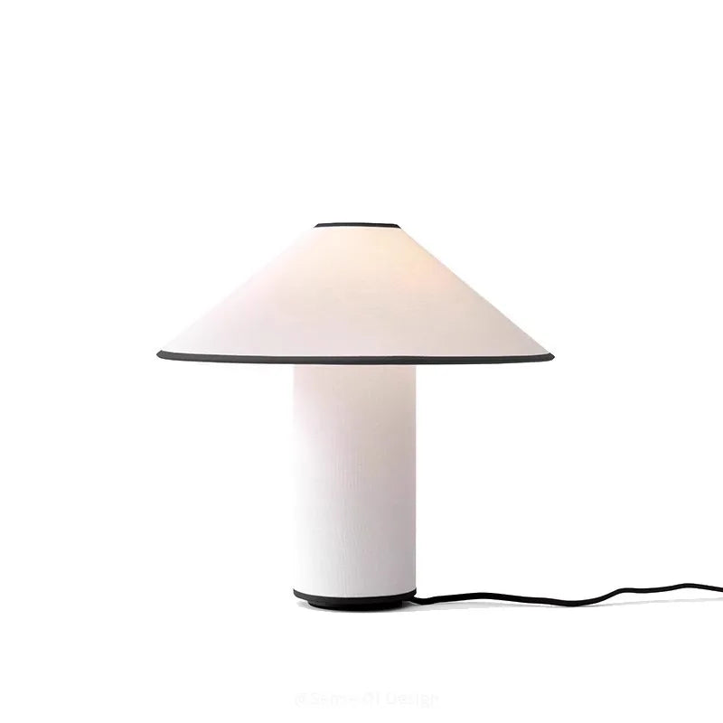 Eleganza Wabi-Sabi con Lampada da Tavolo Colette