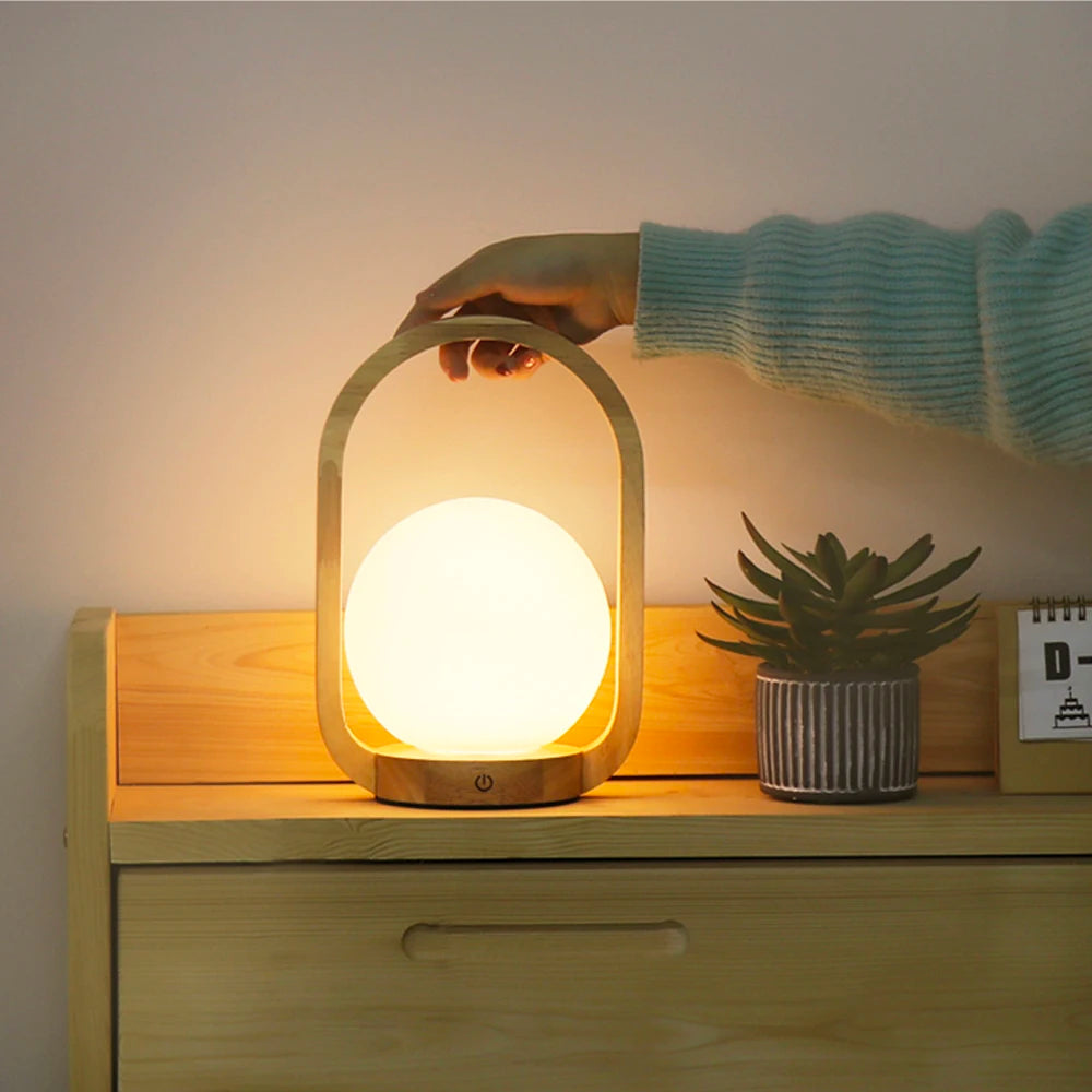 Eleganza e Praticità con Lampada Notturna Touch Wireless