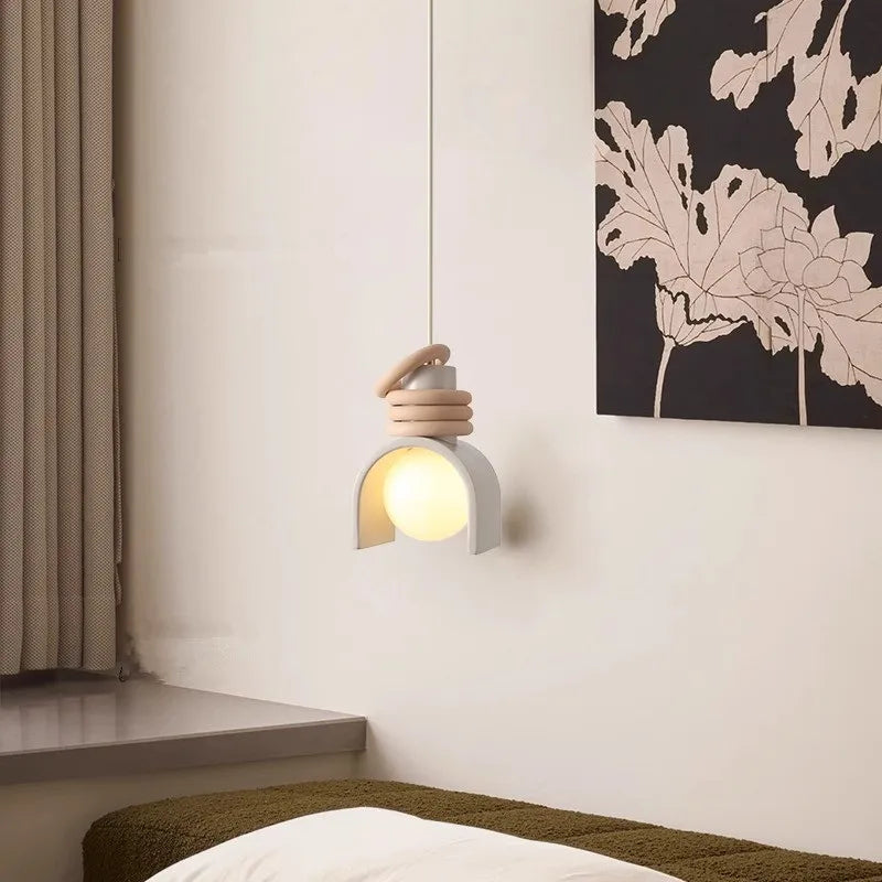 Lampada a Sospensione LED in Resina – Design Creativo e Illuminazione Regolabile