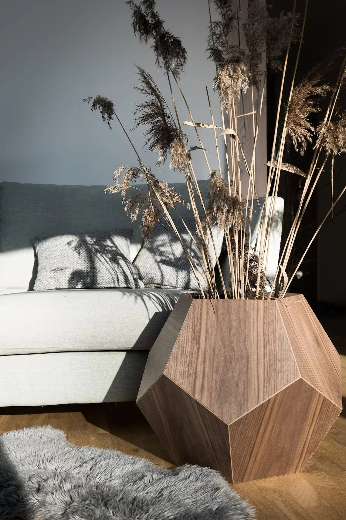 Letto per Gatti con Foro in Legno MDF: Design Geometrico e Funzionale per il Tuo Animale Domestico