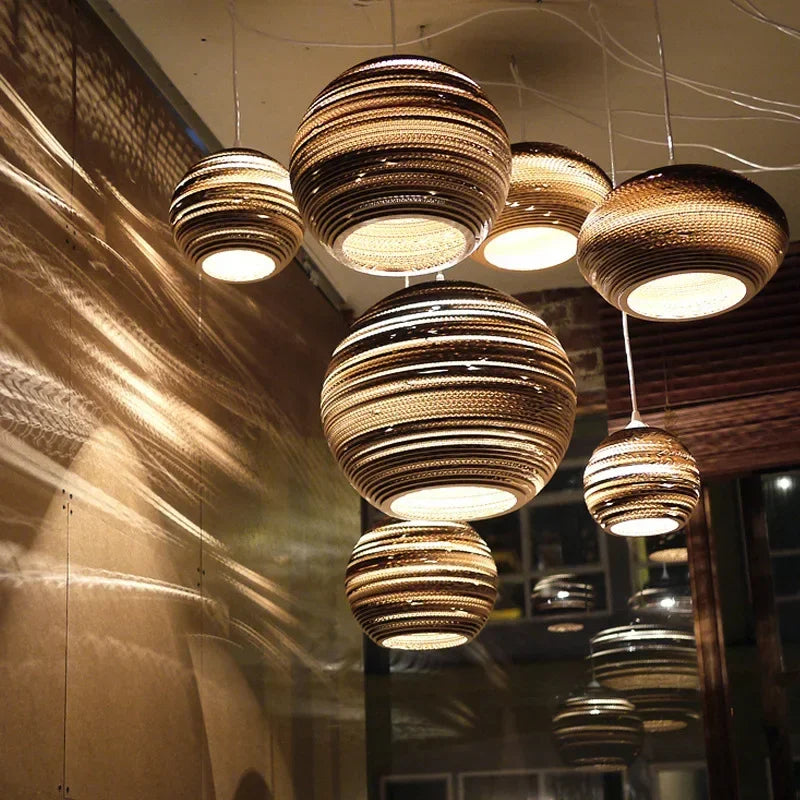 Lampada a Globo in Carta Ondulata - Eleganza Naturale per Ogni Ambiente