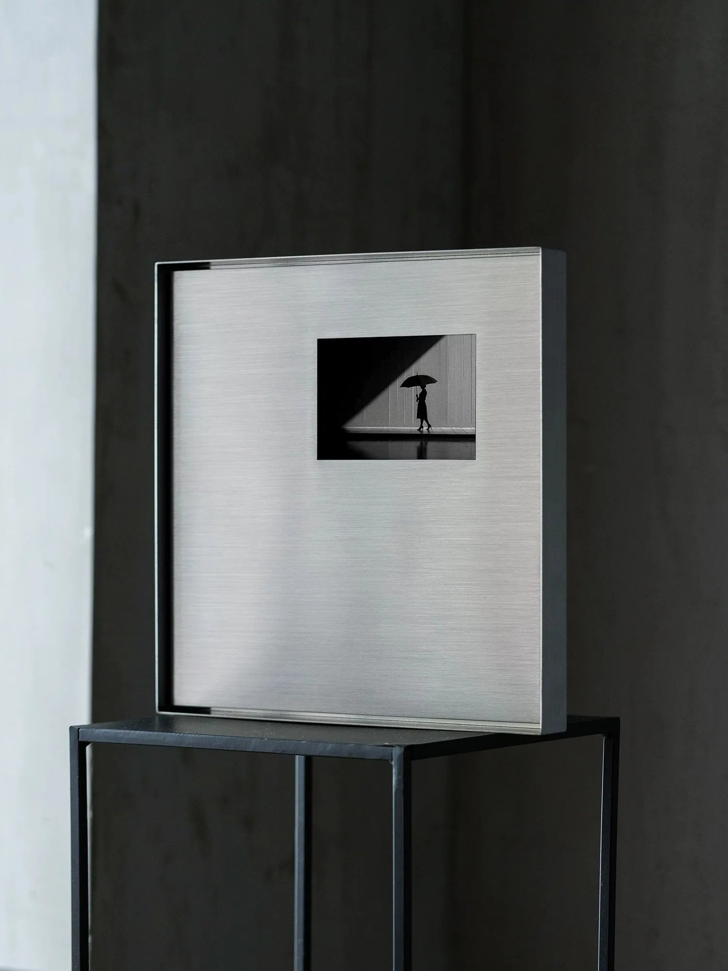 Cornice da Parete in Acciaio Inox Satinato – Trasforma i Tuoi Ricordi in un'Opera di Design