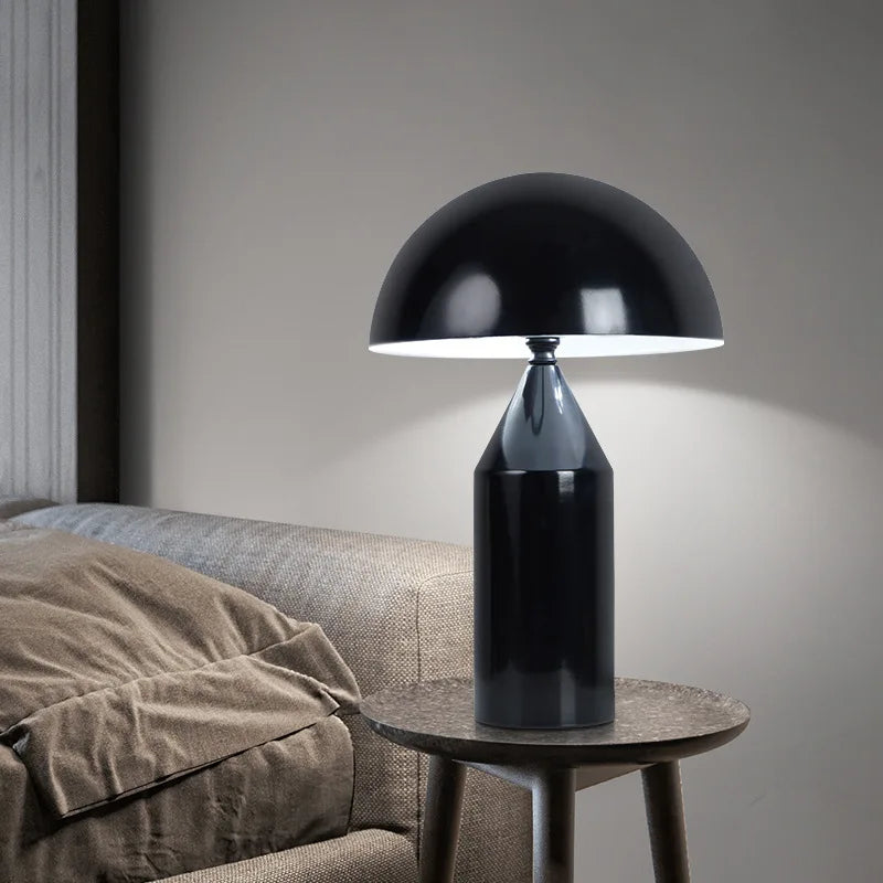 Eleganza Nordica con Lampada da Tavolo a LED "Fungo"
